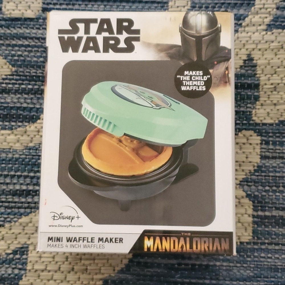 Star Wars mini waffle maker, NIB, never used